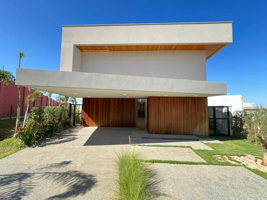 Sobrado no Condomínio Jardins Bolonha Goiânia - 4 Quartos com Piscina - Imagem 1