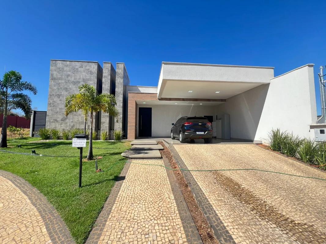 Fachada do Casa em Condomínio Fechado em Goiânia: Luxo e Segurança no Jardins Bolonha