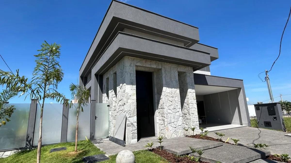 Fachada do Casa no Condomínio Jardins Capri Goiânia – 3 Quartos com Piscina