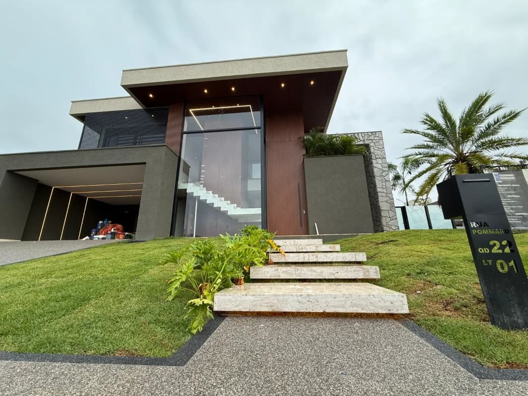 Fachada do Casa à Venda no Jardins França Goiânia: Mansão com 4 Suítes e Lazer