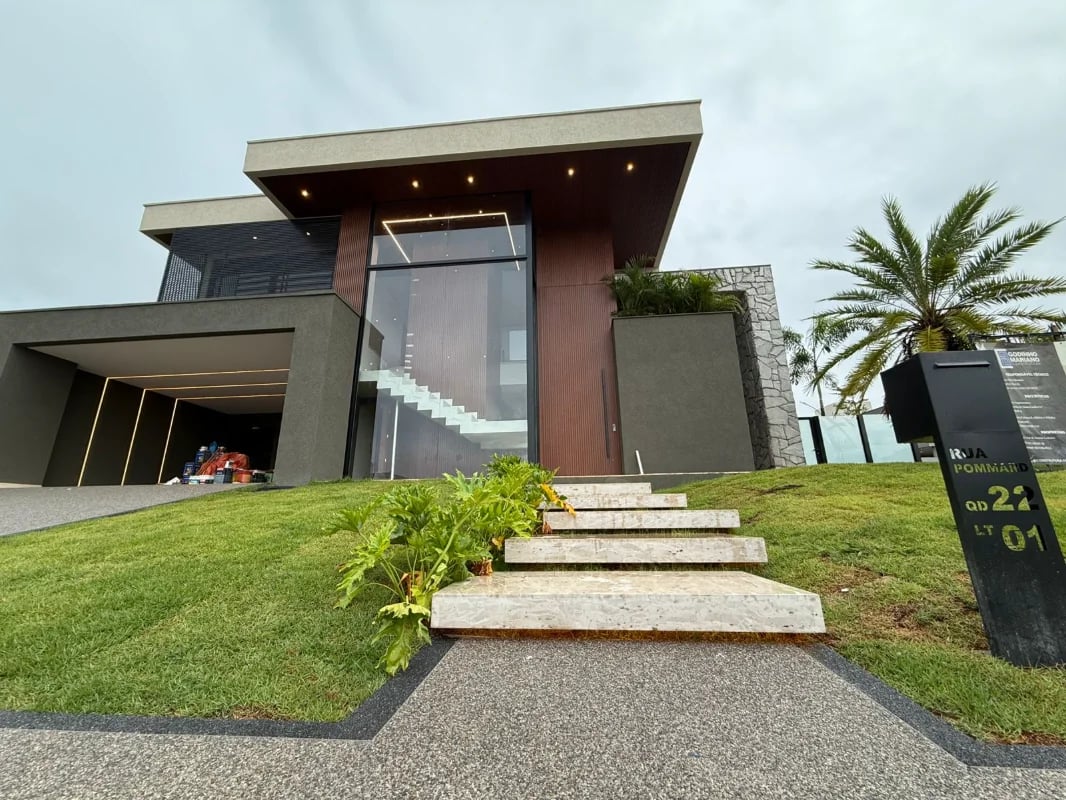 Casa à Venda no Jardins França Goiânia: Mansão com 4 Suítes e Lazer - Imagem 1