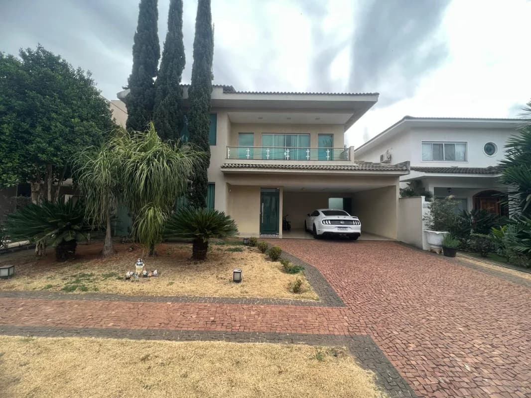 Fachada do Sobrado no Condomínio Jardins Lisboa Goiânia – 4 Quartos com Piscina