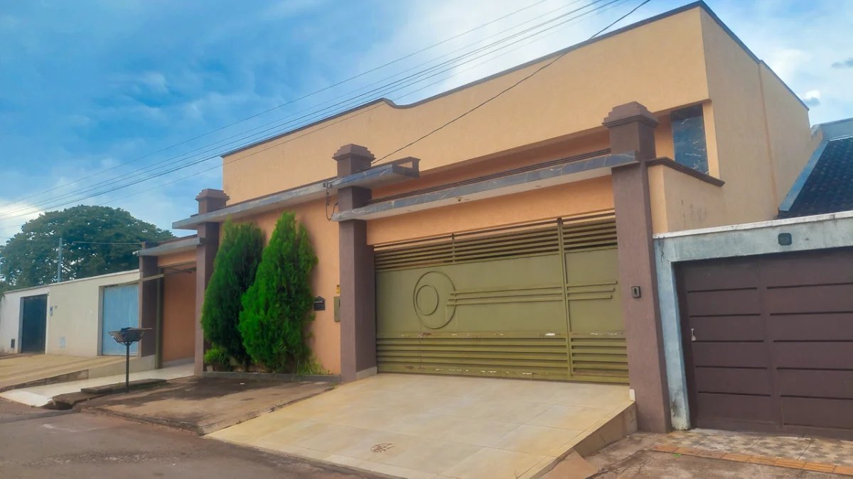 Sobrado com 4 Quartos e Acesso ao Córrego em Nerópolis - Imagem 1