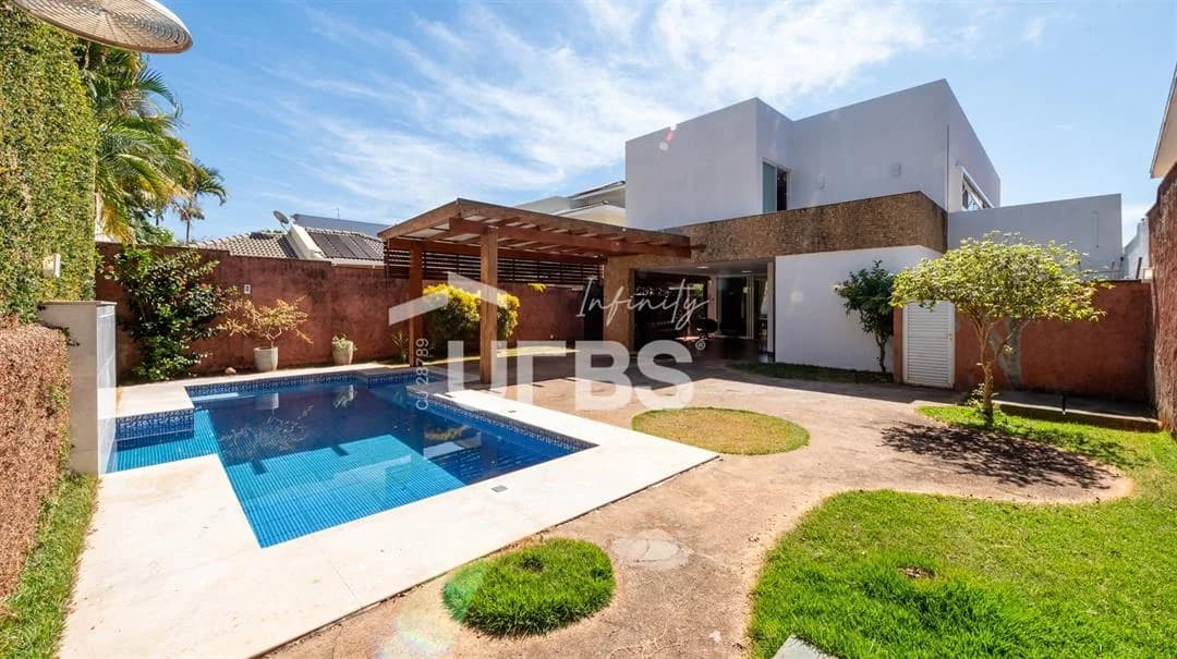 Fachada do Sobrado de Alto Padrão com 3 Suítes – Jardins Atenas