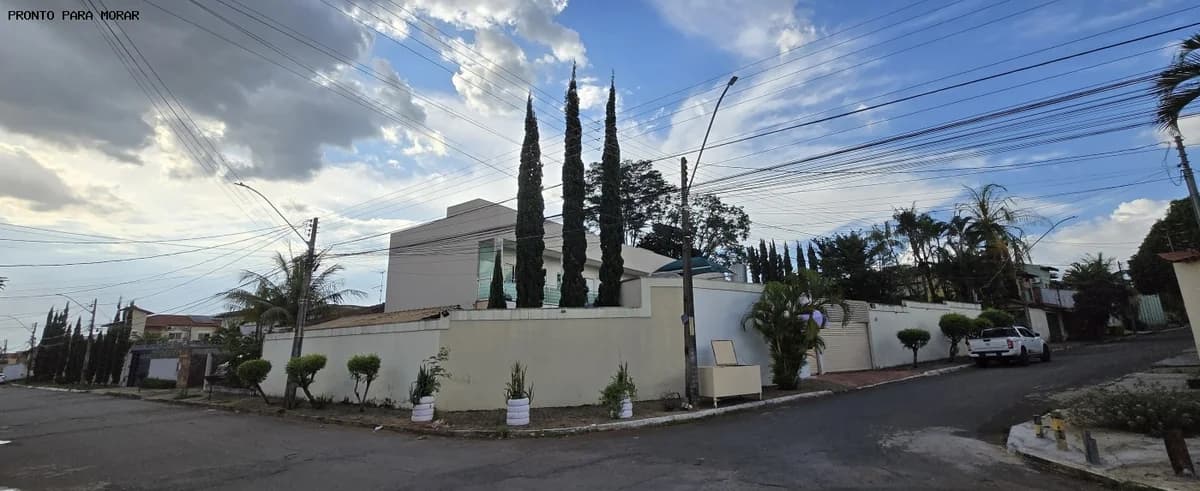 Fachada do Pousada no Setor Santa Genoveva, 12 quartos, 14 banheiros